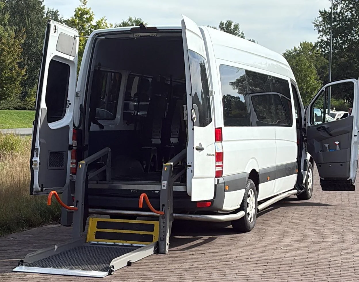 Familie & een dagje uit met onze aangepaste taxibus